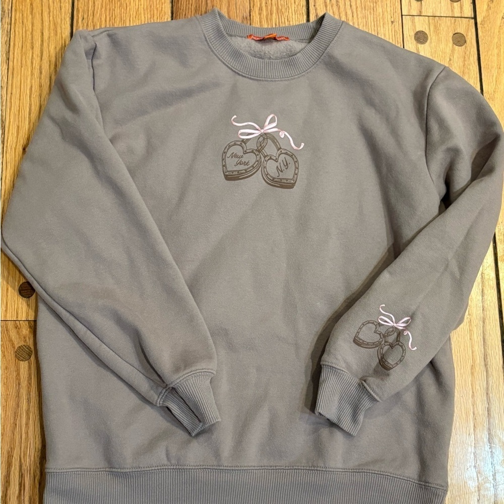 Social Scene women’s heart and bows NY Crewneck Sweatshirt locket size small